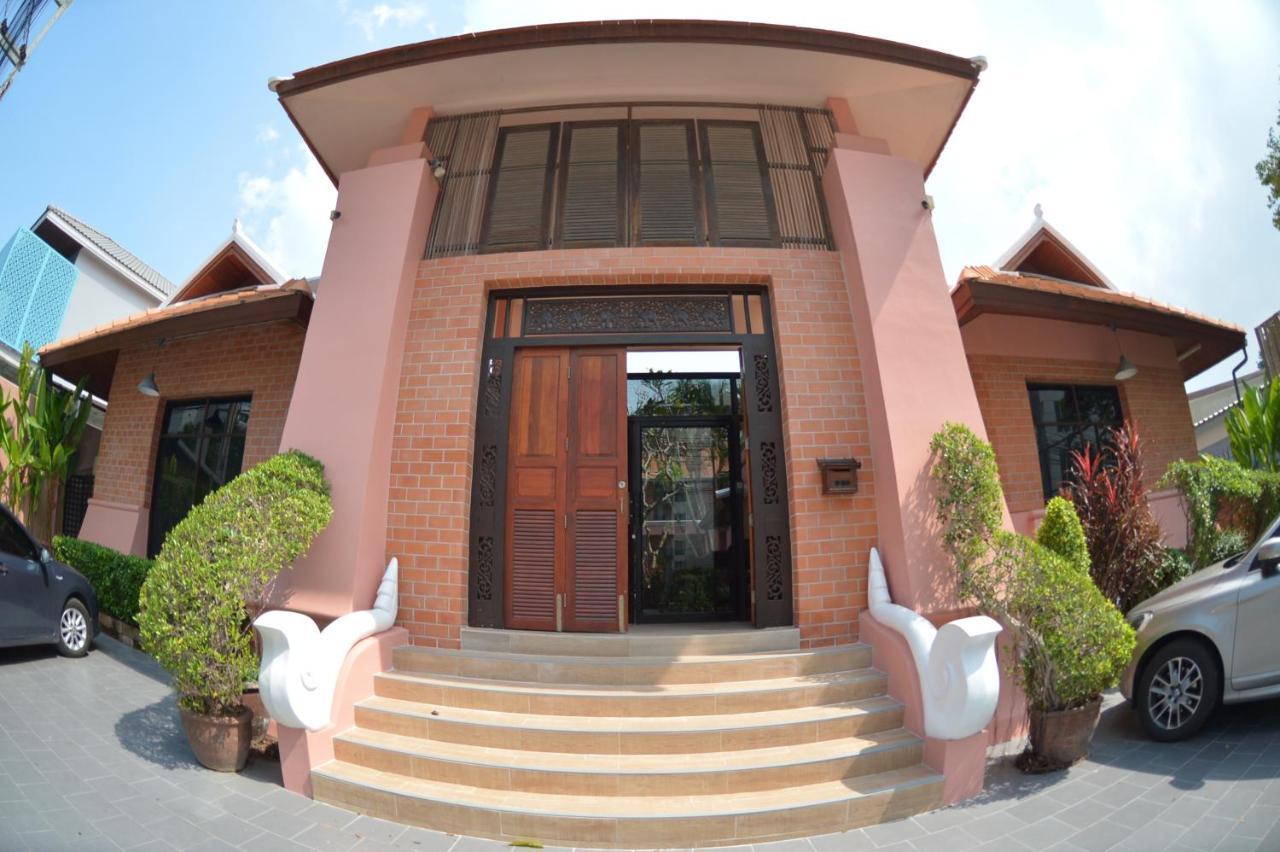 พระตำหนักวิลล่า 10 ห้องนอน พร้อมสระว่ายน้ำส่วนตัว Pattaya Exteriör bild