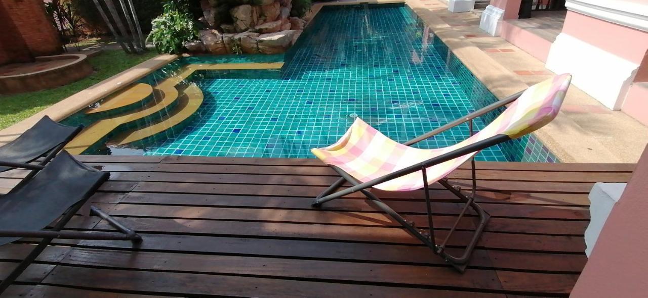 พระตำหนักวิลล่า 10 ห้องนอน พร้อมสระว่ายน้ำส่วนตัว Pattaya Exteriör bild