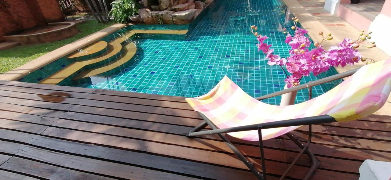 พระตำหนักวิลล่า 10 ห้องนอน พร้อมสระว่ายน้ำส่วนตัว Pattaya Exteriör bild